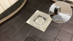 Sypat hrubou sůl do odtoku sprchového koutu: k čemu to je dobré a proč to instalatéři doporučují?