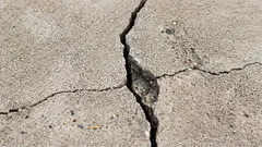 Jak jednou provždy ochránit beton před prasklinami: stačí jedna vrstva